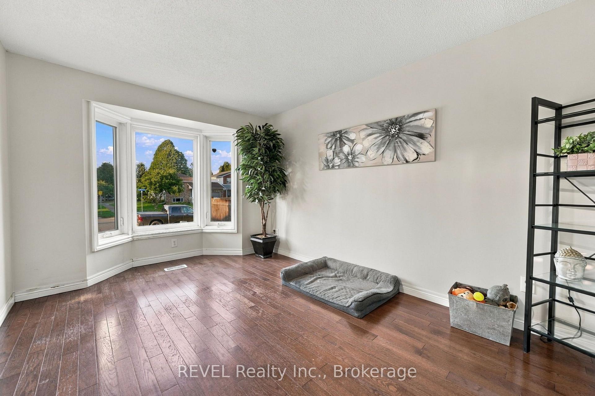 Photo 11 of 3370 Cardinal Drive, Niagara Falls, Mt. Carmel — HOMEH