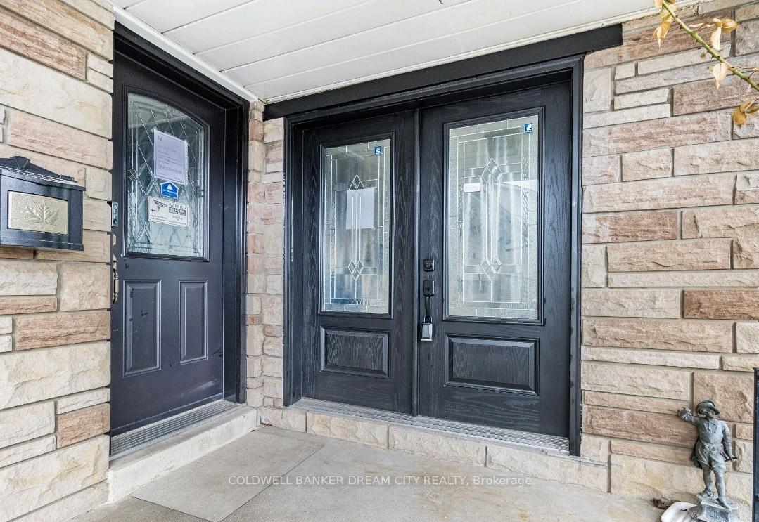Photo of Unit LOWER, 231 Elizabeth Street S