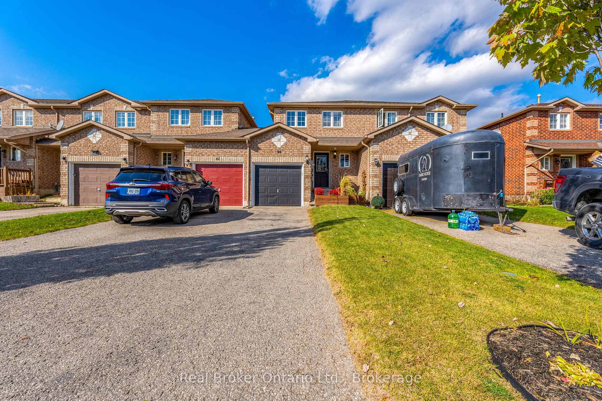 Photo 2 of 44 Monarchy Street, Barrie, Innis-Shore — HOMEH