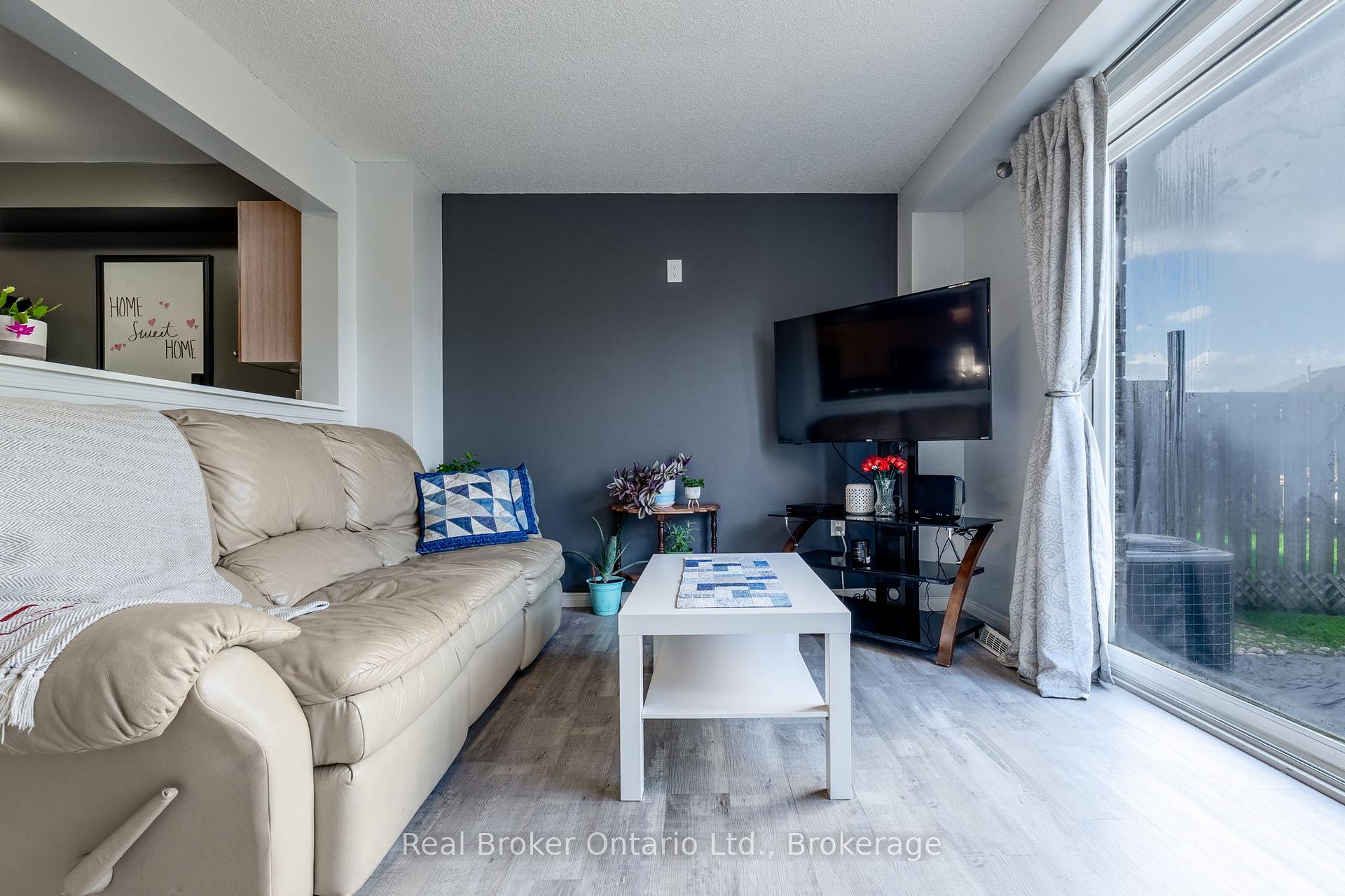 Photo 6 of 44 Monarchy Street, Barrie, Innis-Shore — HOMEH