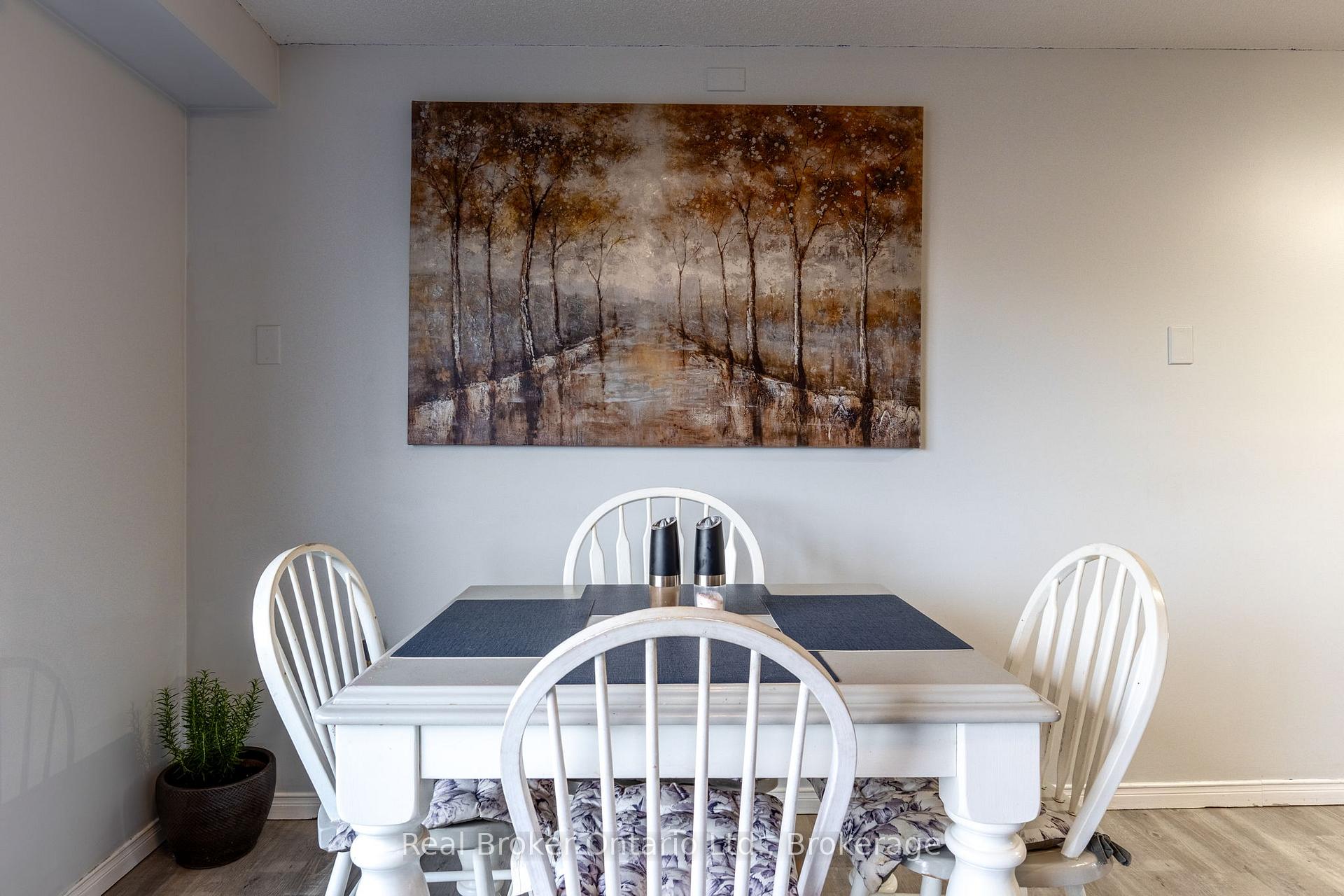 Photo 8 of 44 Monarchy Street, Barrie, Innis-Shore — HOMEH