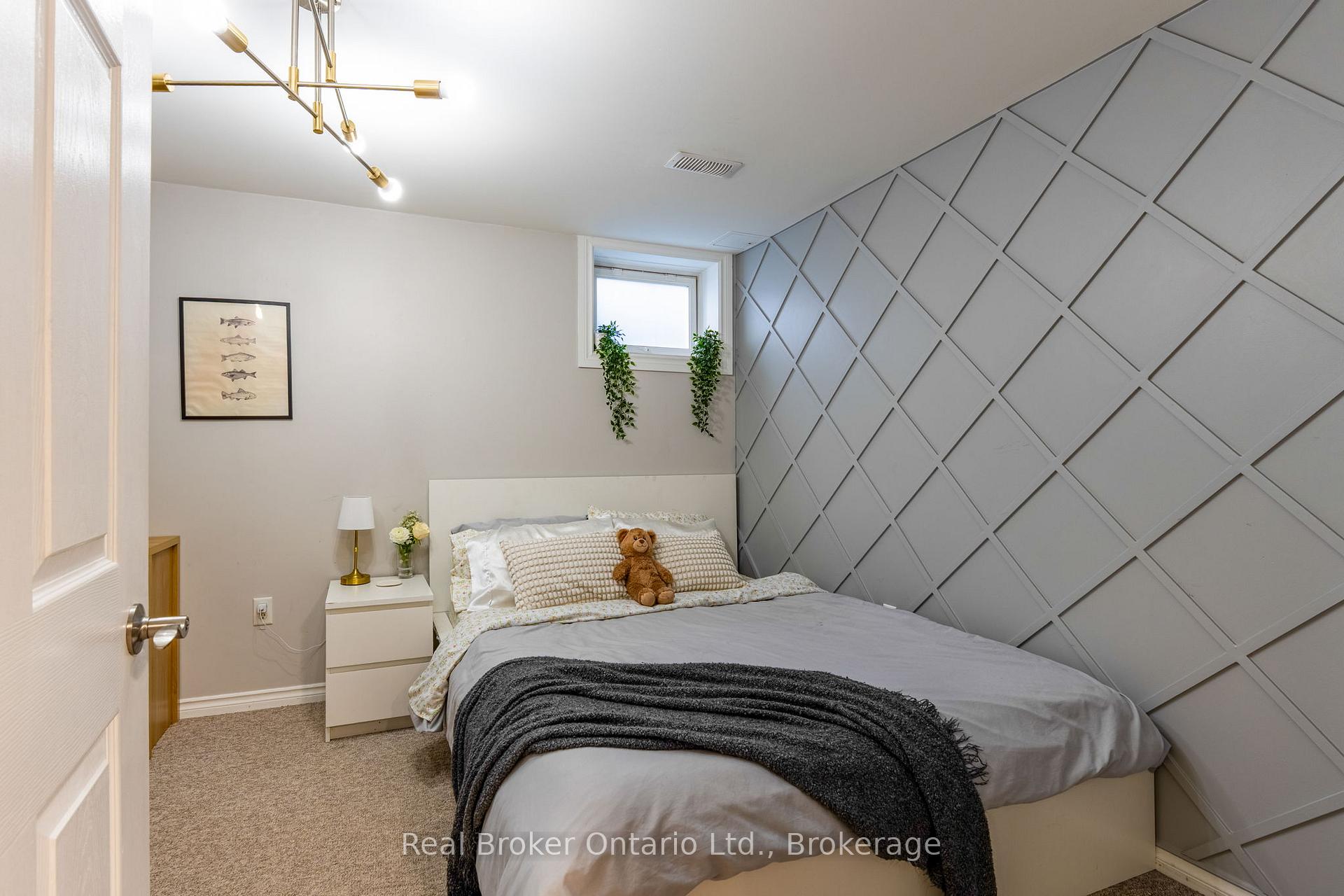 Photo 13 of 44 Monarchy Street, Barrie, Innis-Shore — HOMEH