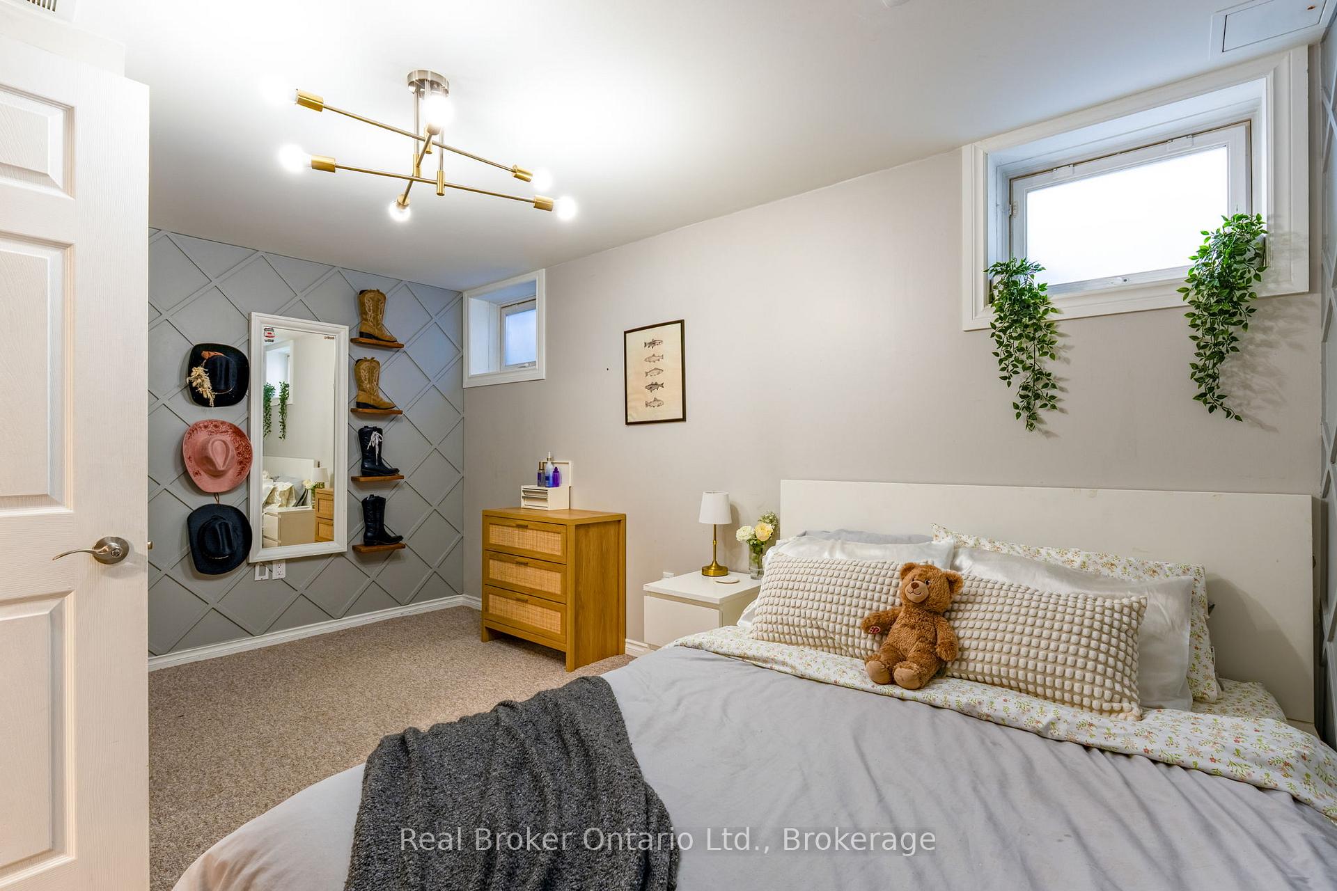 Photo 14 of 44 Monarchy Street, Barrie, Innis-Shore — HOMEH