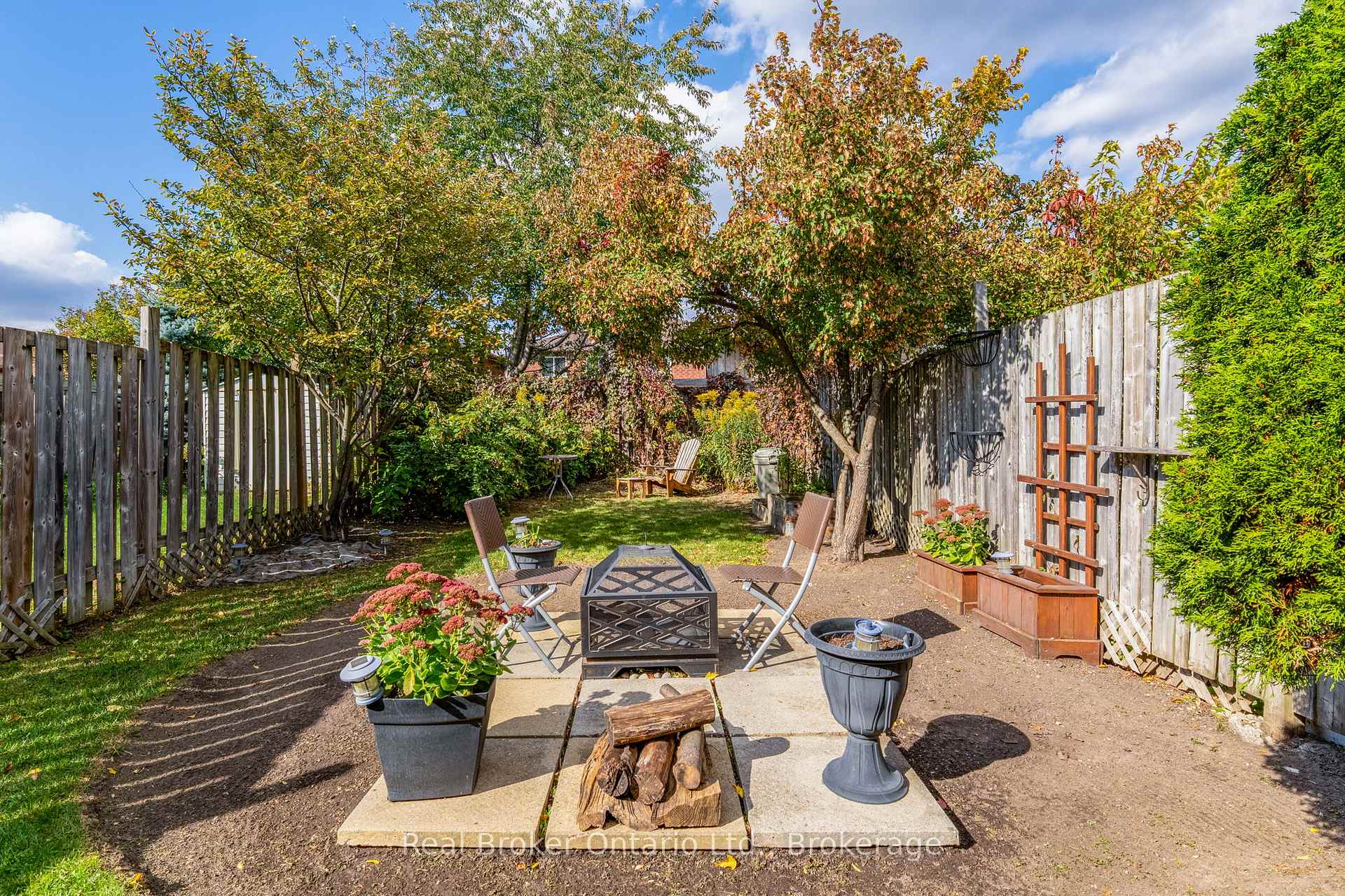 Photo 15 of 44 Monarchy Street, Barrie, Innis-Shore — HOMEH