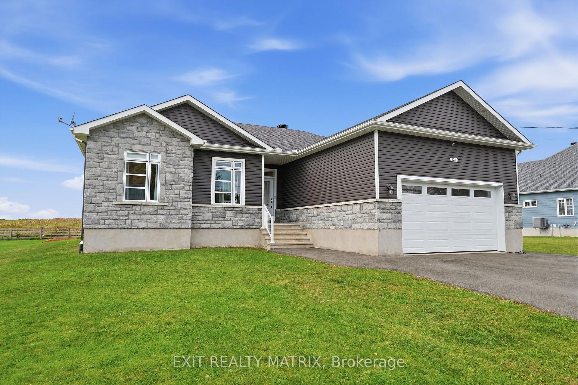 Photo 3 of 122 Pendleton Street, Champlain, Vankleek Hill — HOMEH