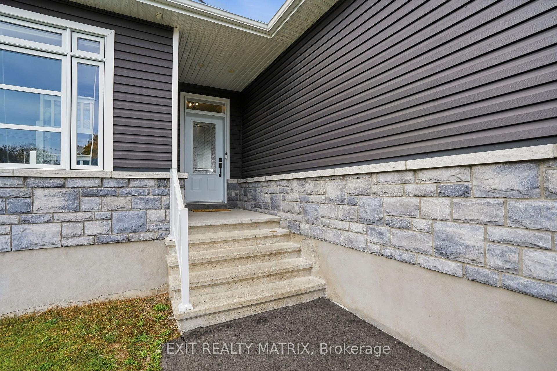 Photo 4 of 122 Pendleton Street, Champlain, Vankleek Hill — HOMEH