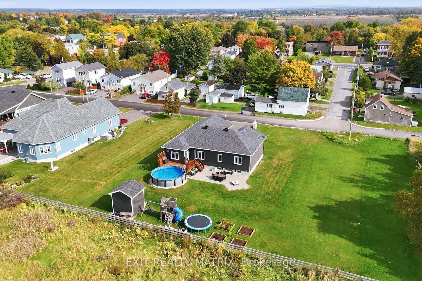 Photo 41 of 122 Pendleton Street, Champlain, Vankleek Hill — HOMEH