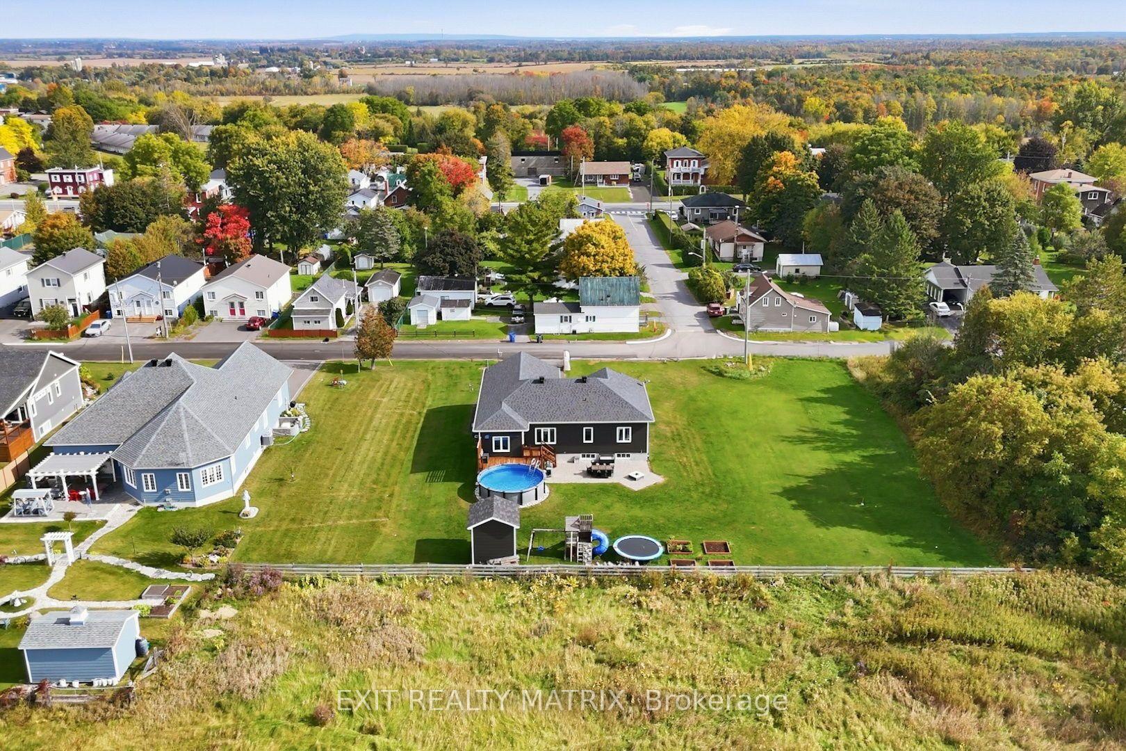 Photo 42 of 122 Pendleton Street, Champlain, Vankleek Hill — HOMEH