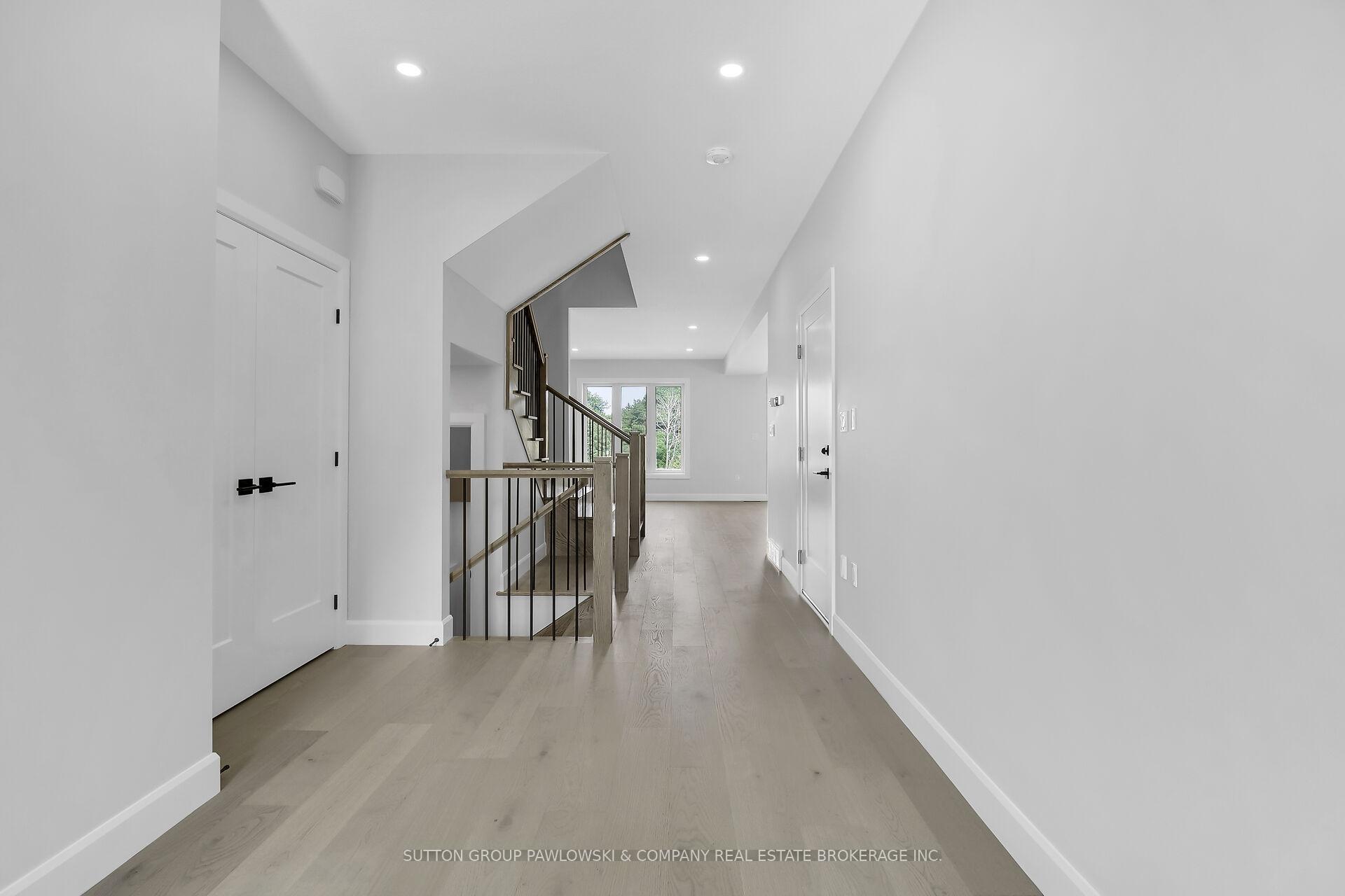 Photo 7 of Unit 5, 414 Old Wonderland Road, London, South N — HOMEH