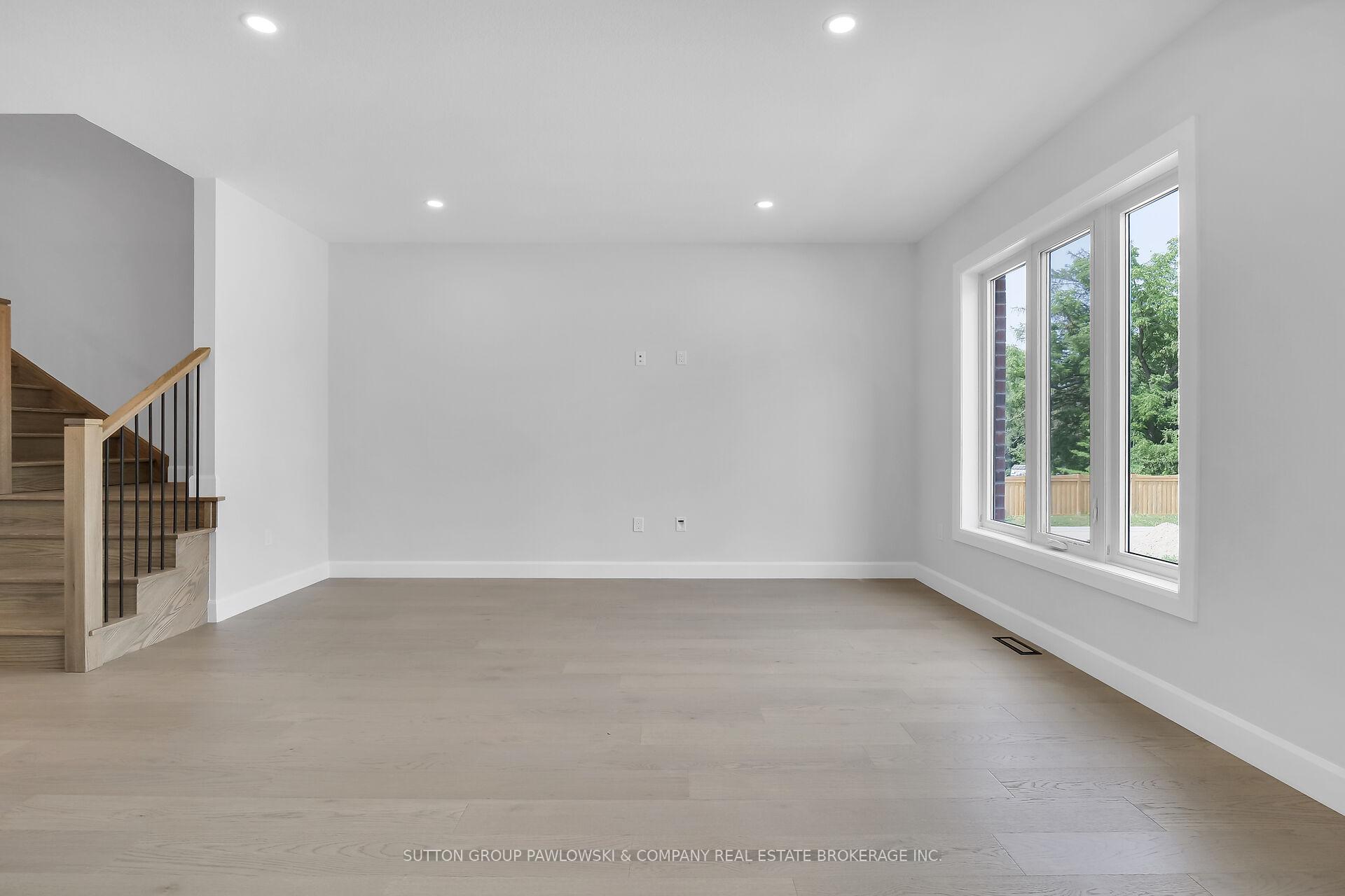 Photo 9 of Unit 5, 414 Old Wonderland Road, London, South N — HOMEH