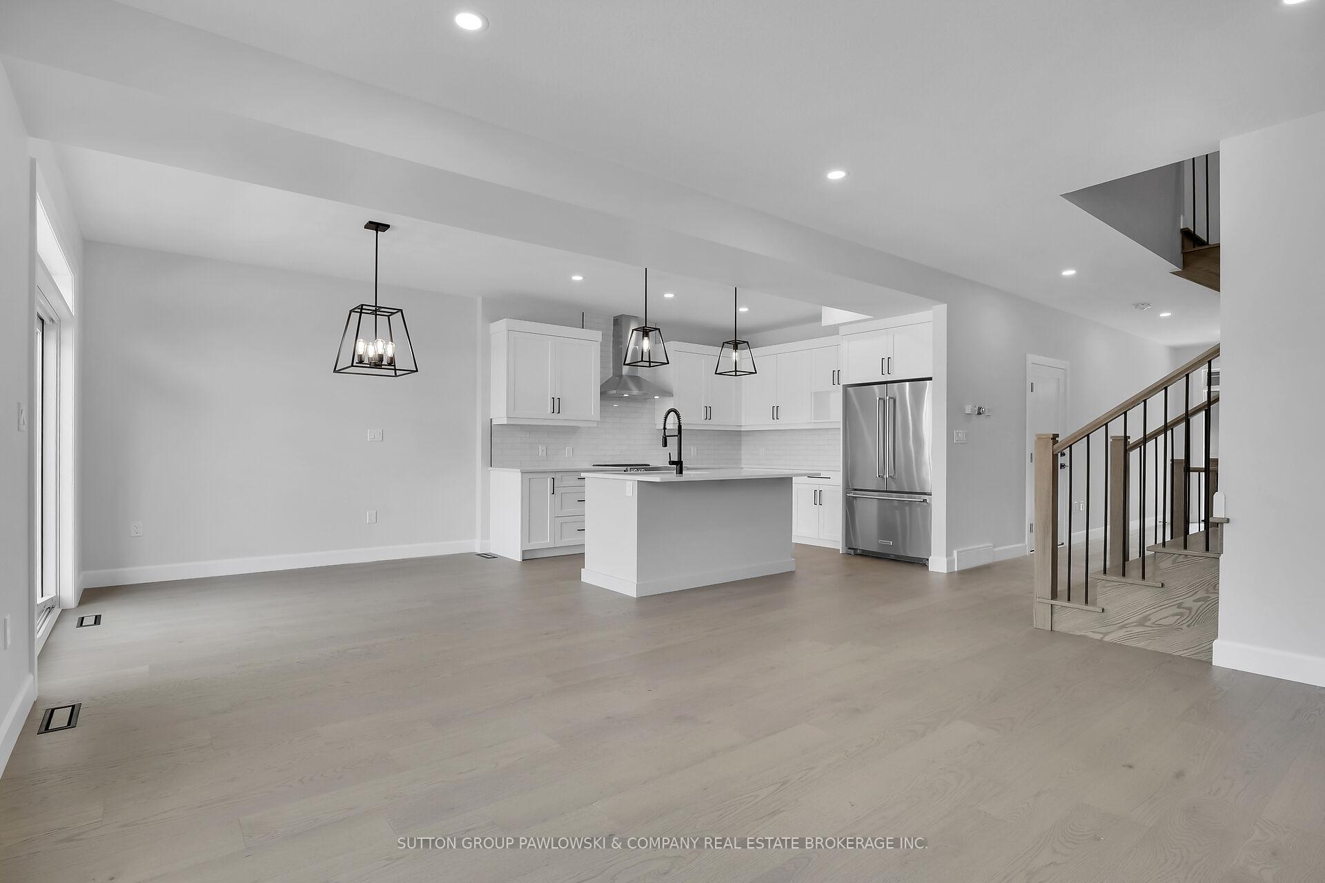 Photo 10 of Unit 5, 414 Old Wonderland Road, London, South N — HOMEH