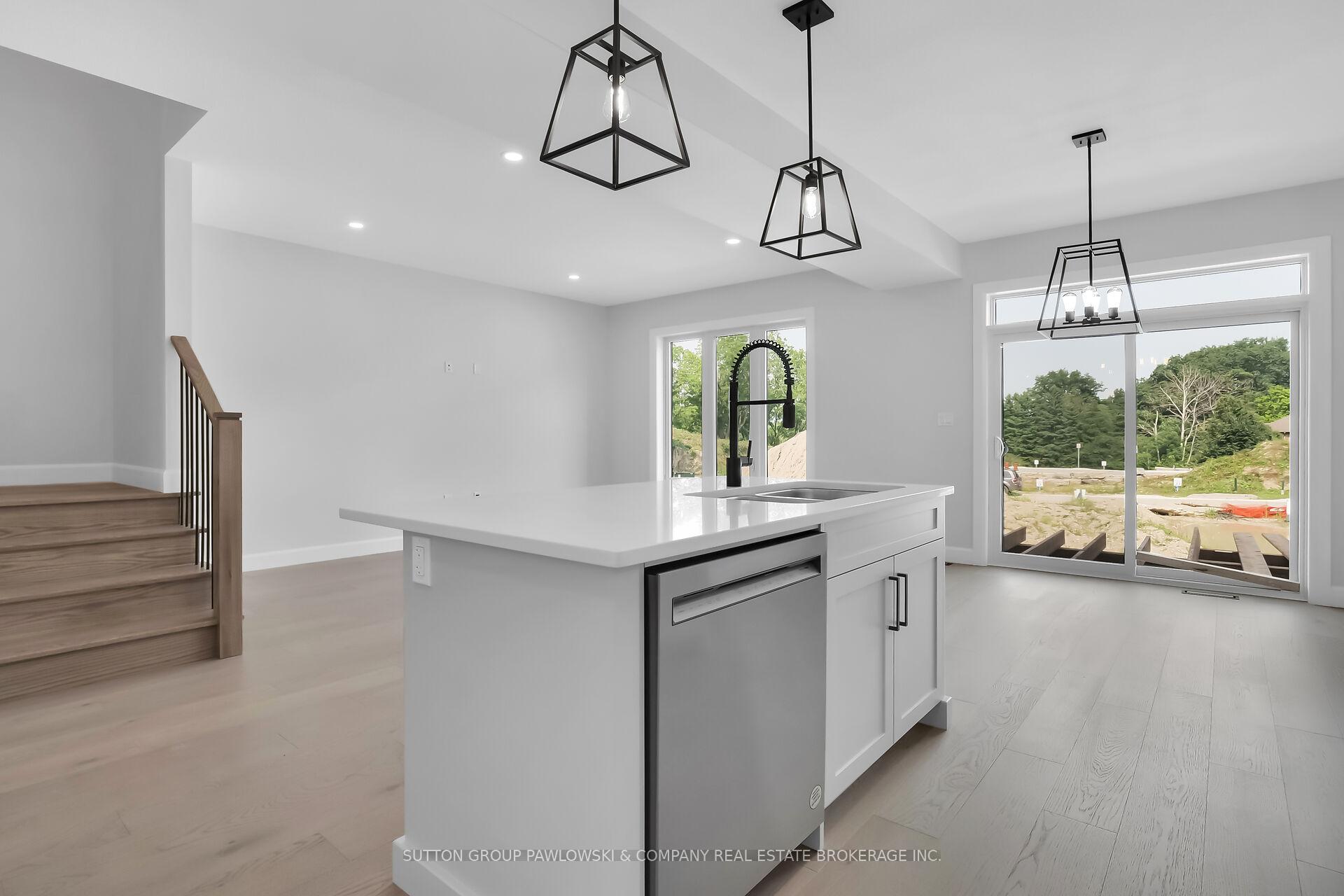 Photo 15 of Unit 5, 414 Old Wonderland Road, London, South N — HOMEH