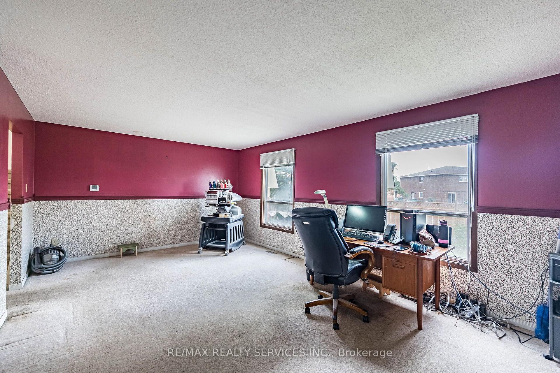 Photo 4 of 42 Linkdale Road, Brampton, Brampton North — HOMEH
