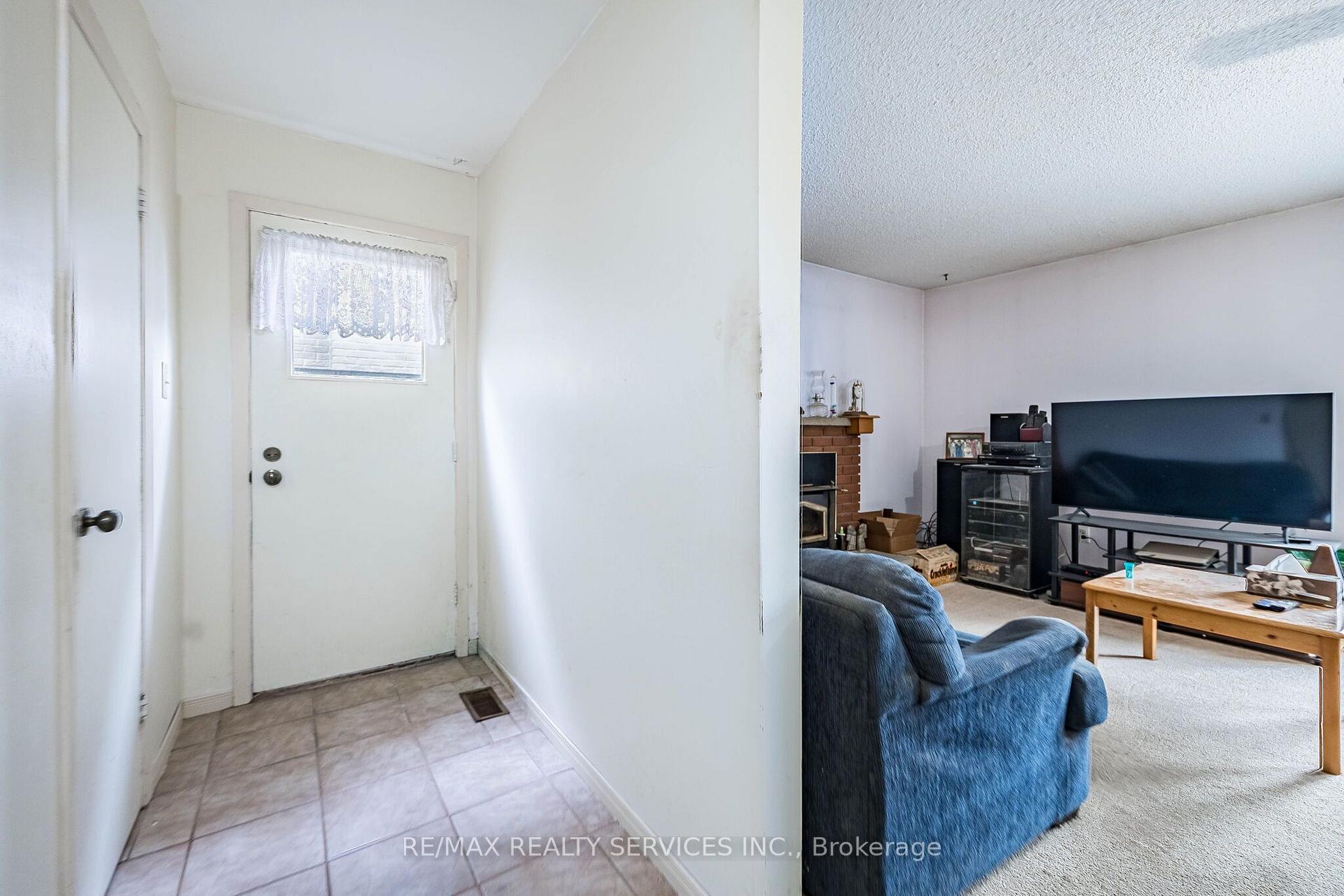 Photo 15 of 42 Linkdale Road, Brampton, Brampton North — HOMEH