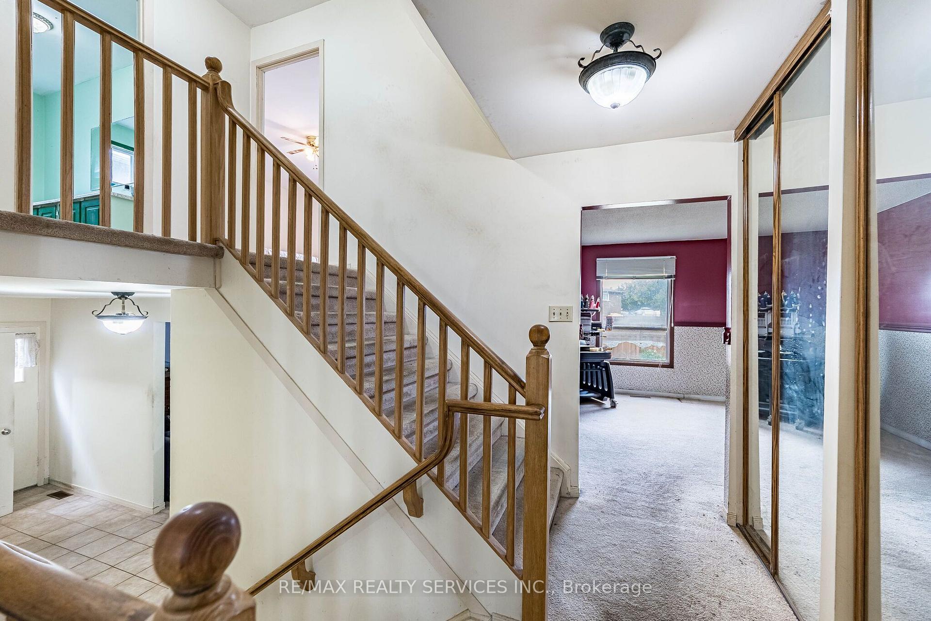 Photo 17 of 42 Linkdale Road, Brampton, Brampton North — HOMEH