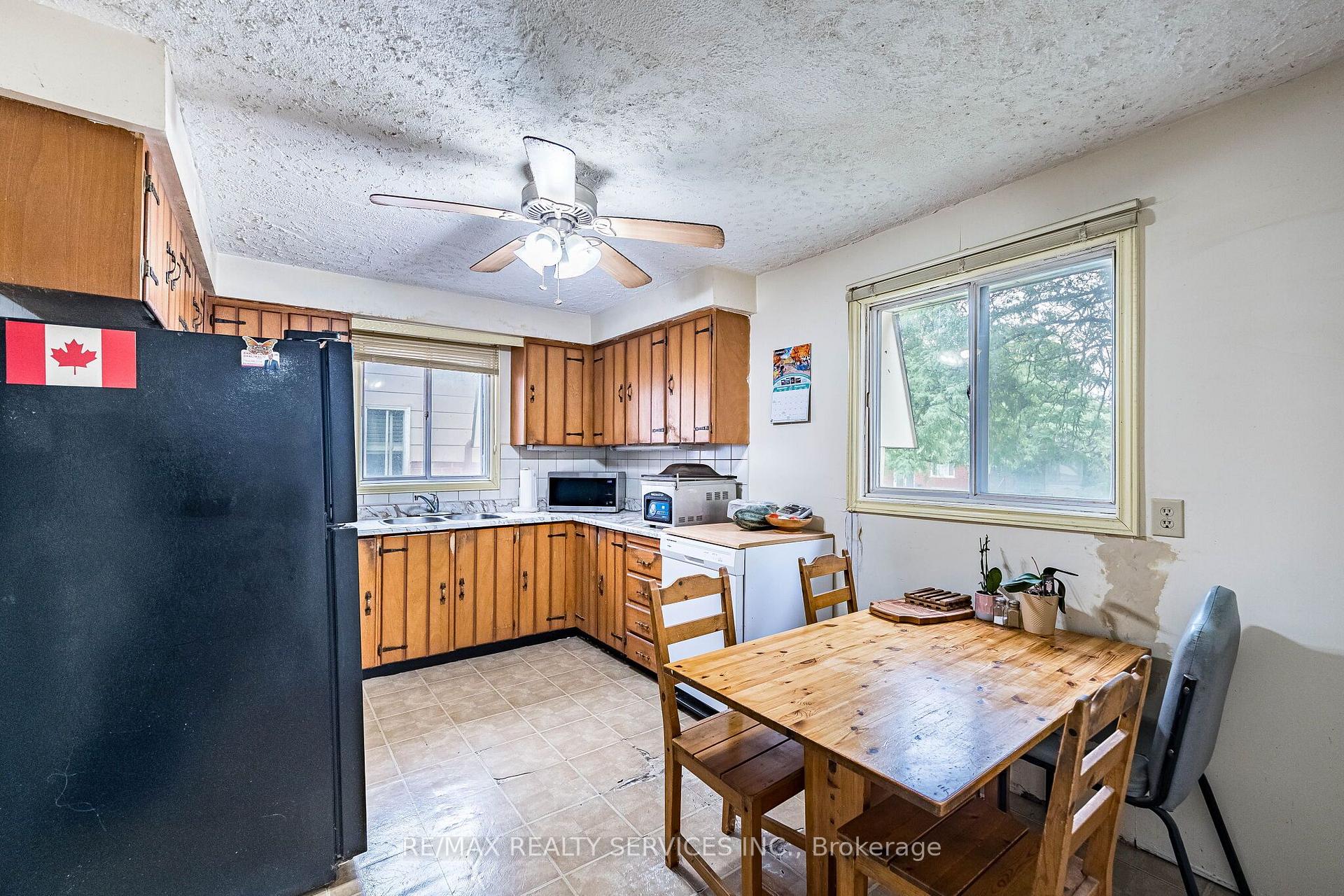 Photo 19 of 42 Linkdale Road, Brampton, Brampton North — HOMEH