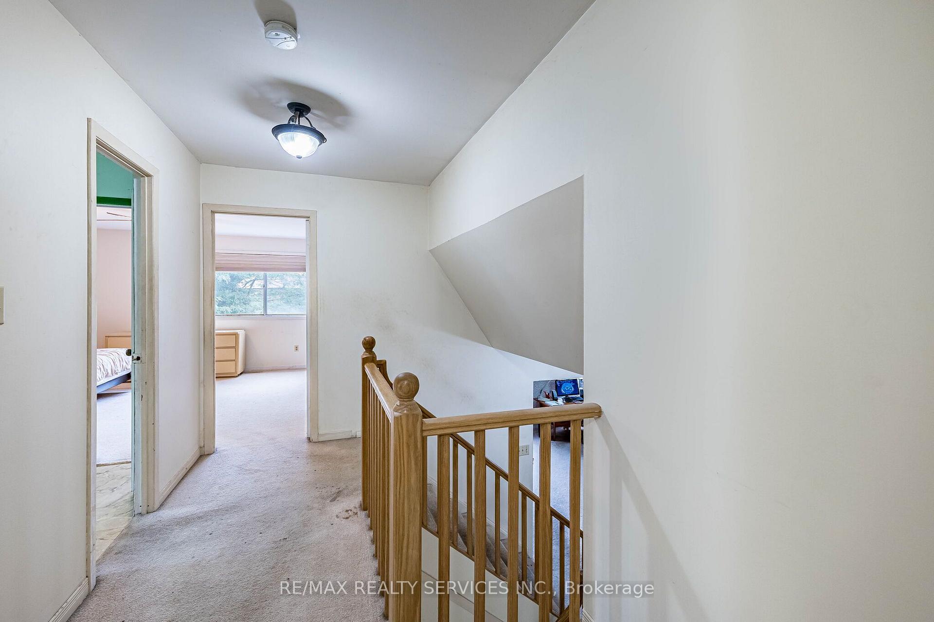 Photo 23 of 42 Linkdale Road, Brampton, Brampton North — HOMEH