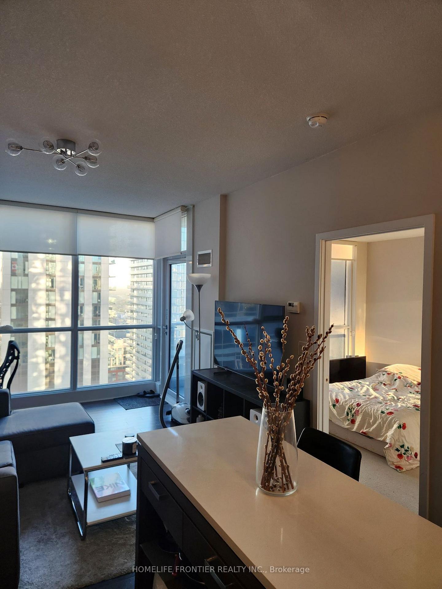 Photo 4 of Unit 3211, 295 Adelaide Street W, Toronto, Waterfront Communities — HOMEH