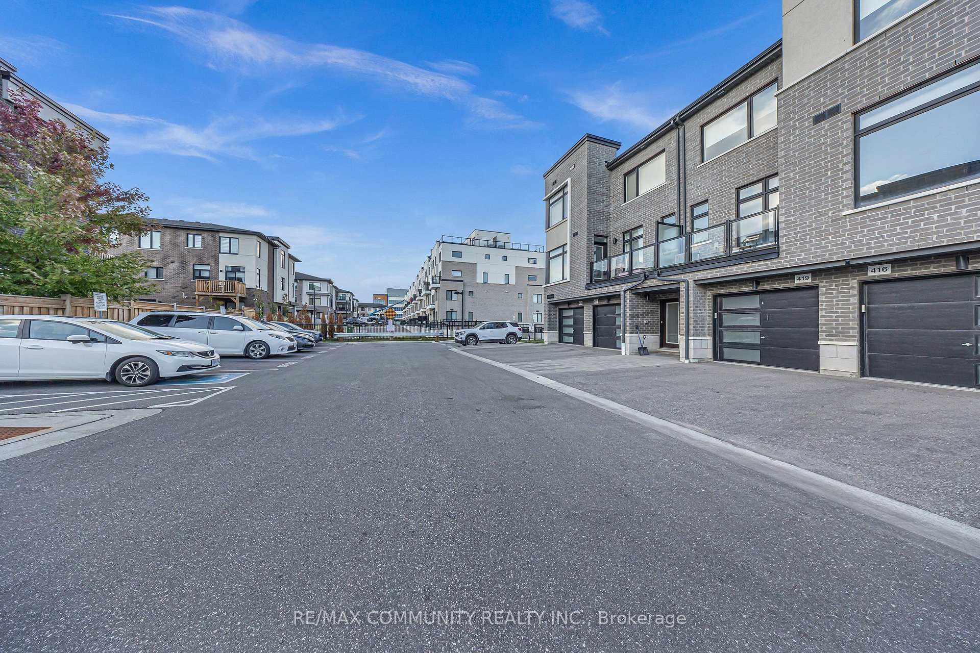 Photo 4 of Unit 419, 2550 Castlegate Crossing, Pickering, Duffin Heights — HOMEH