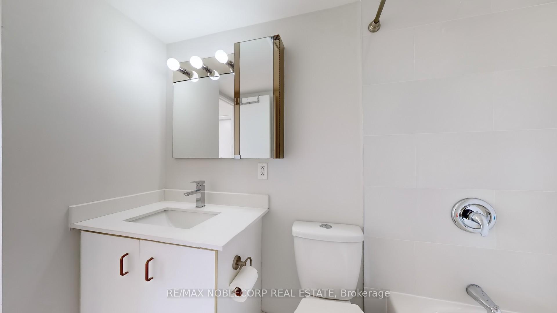 Photo 22 of Unit 906, 41 Markbrook Lane, Etobicoke, Mount Olive-Silverstone-Jamestown — HOMEH