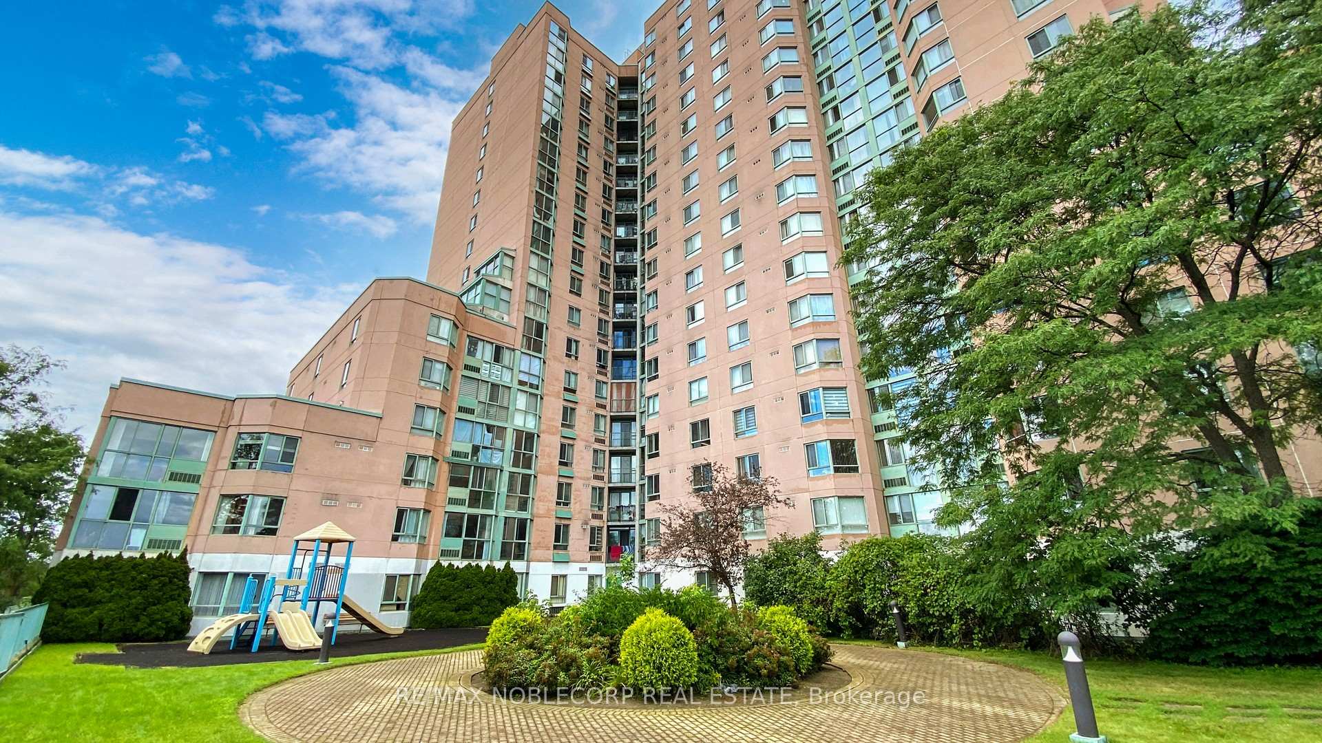 Photo 35 of Unit 906, 41 Markbrook Lane, Etobicoke, Mount Olive-Silverstone-Jamestown — HOMEH