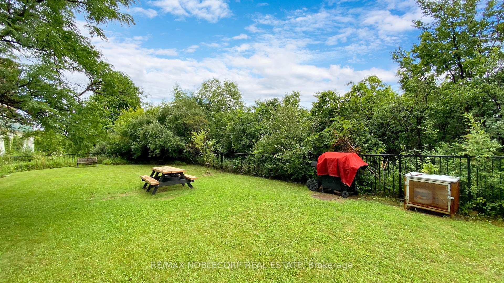 Photo 38 of Unit 906, 41 Markbrook Lane, Etobicoke, Mount Olive-Silverstone-Jamestown — HOMEH