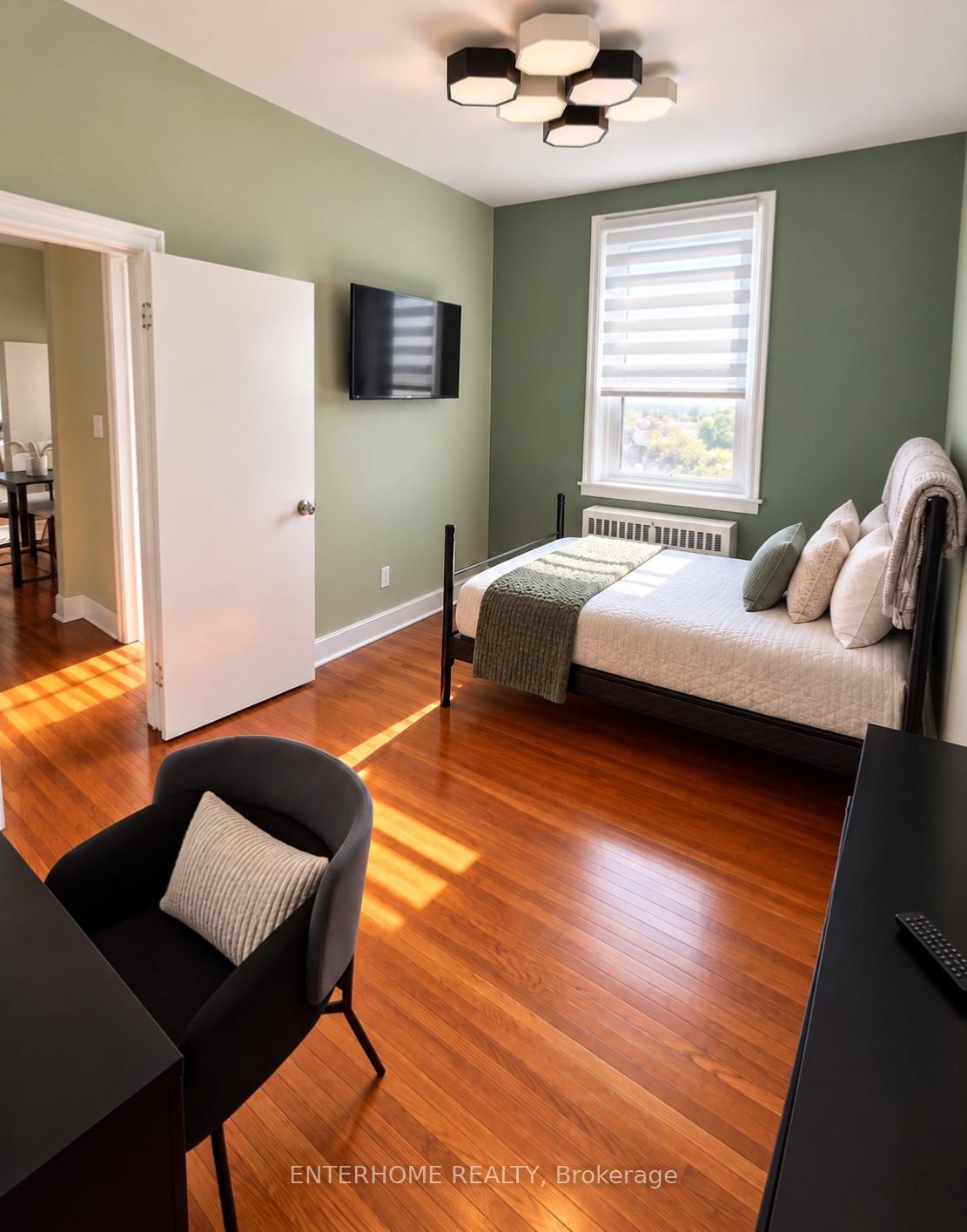 Photo 6 of Unit 3, 51 queen Street, Brampton, Downtown Brampton — HOMEH
