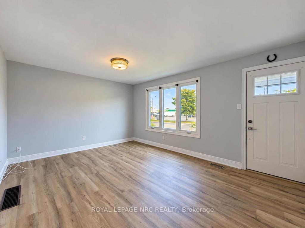 Photo 5 of 369 Lincoln Street, Welland, Lincoln/Crowland — HOMEH