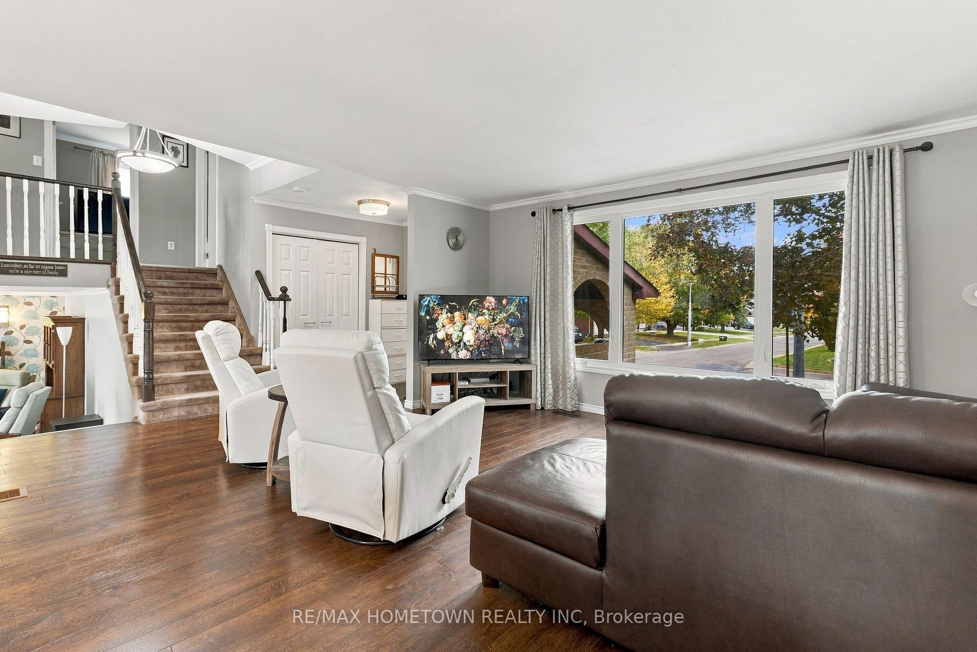 Photo 7 of 229 Colonel Douglas Crescent, Brockville, Brockville — HOMEH