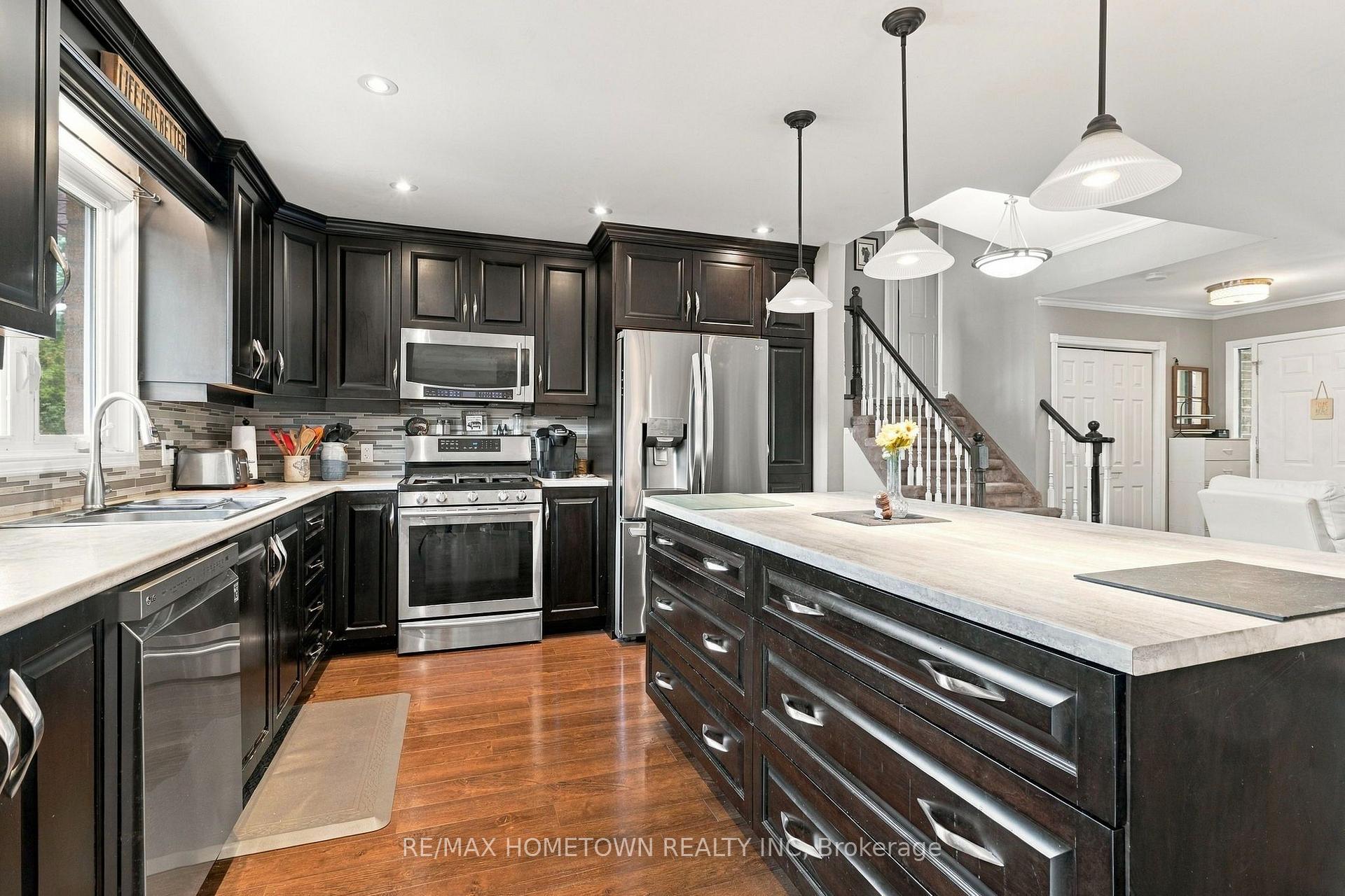Photo 10 of 229 Colonel Douglas Crescent, Brockville, Brockville — HOMEH