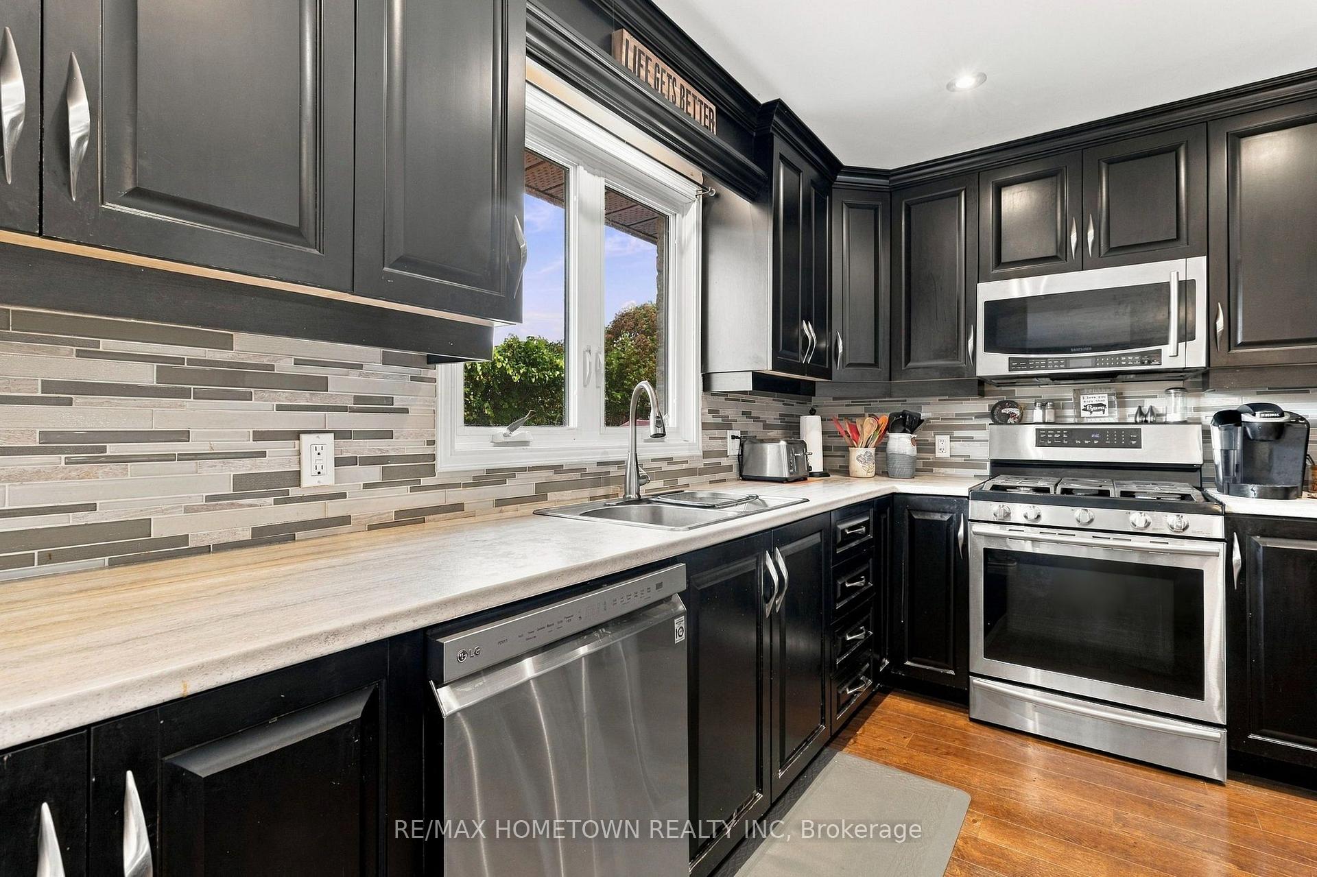 Photo 11 of 229 Colonel Douglas Crescent, Brockville, Brockville — HOMEH