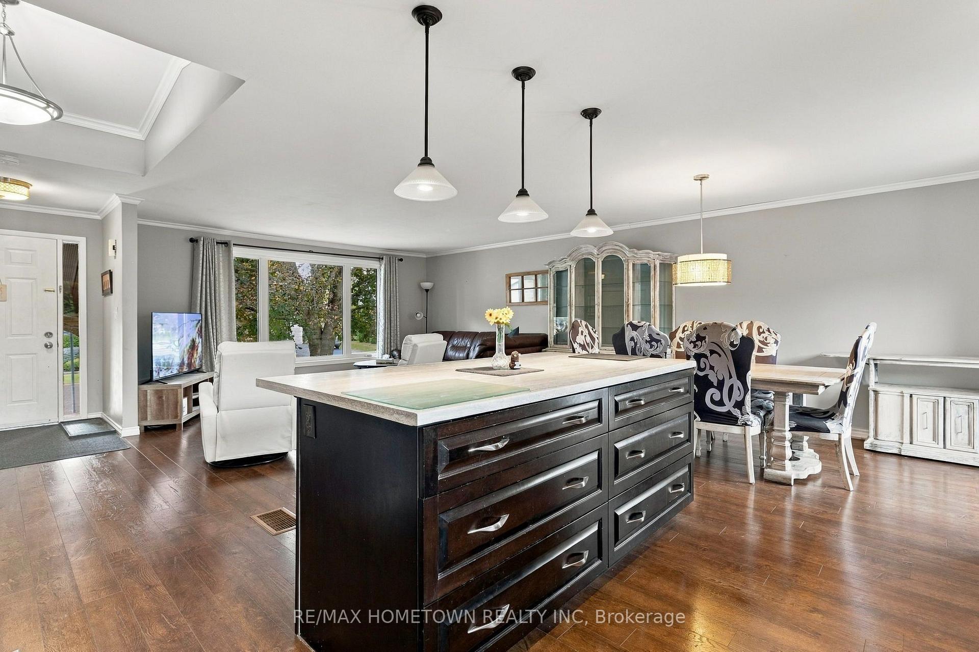 Photo 12 of 229 Colonel Douglas Crescent, Brockville, Brockville — HOMEH