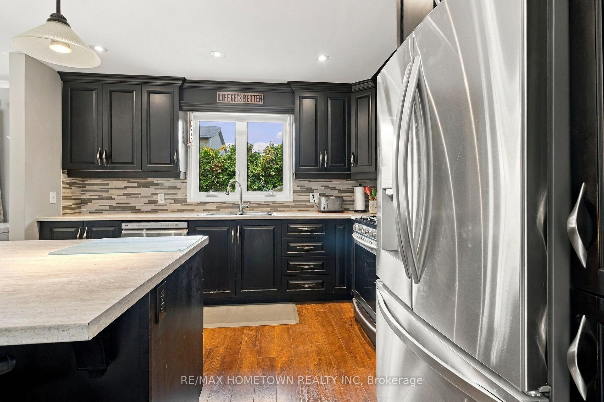 Photo 13 of 229 Colonel Douglas Crescent, Brockville, Brockville — HOMEH