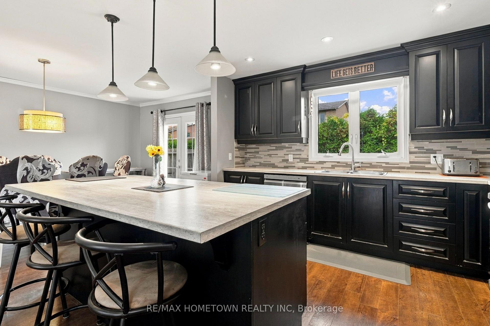 Photo 14 of 229 Colonel Douglas Crescent, Brockville, Brockville — HOMEH