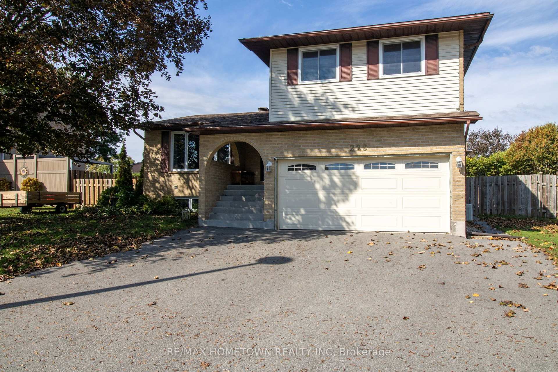 Photo 40 of 229 Colonel Douglas Crescent, Brockville, Brockville — HOMEH