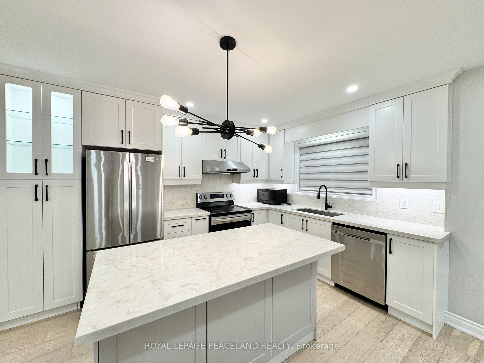 Photo 7 of 47 Chamberlain Avenue, North York, Briar Hill-Belgravia — HOMEH