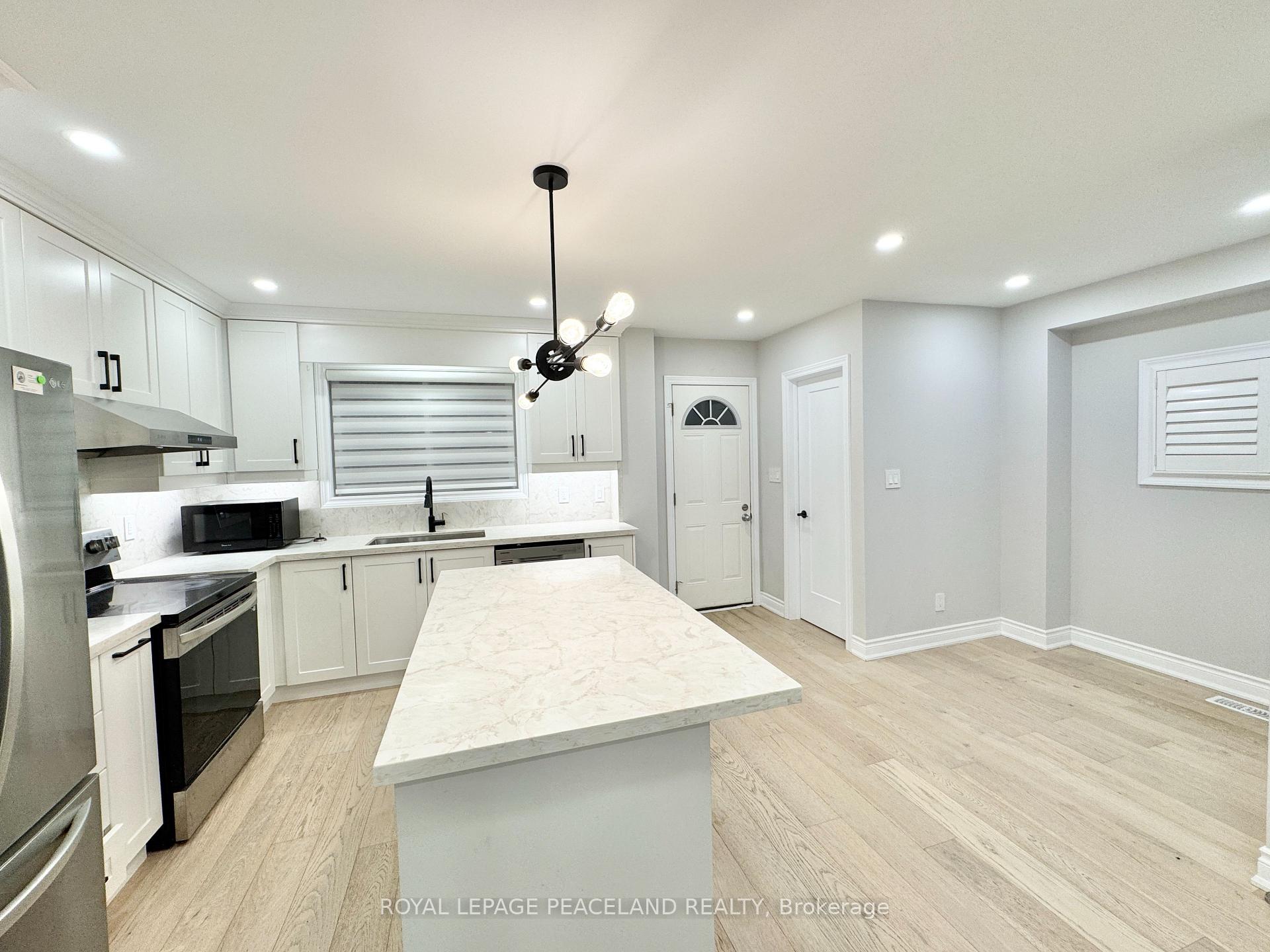 Photo 8 of 47 Chamberlain Avenue, North York, Briar Hill-Belgravia — HOMEH