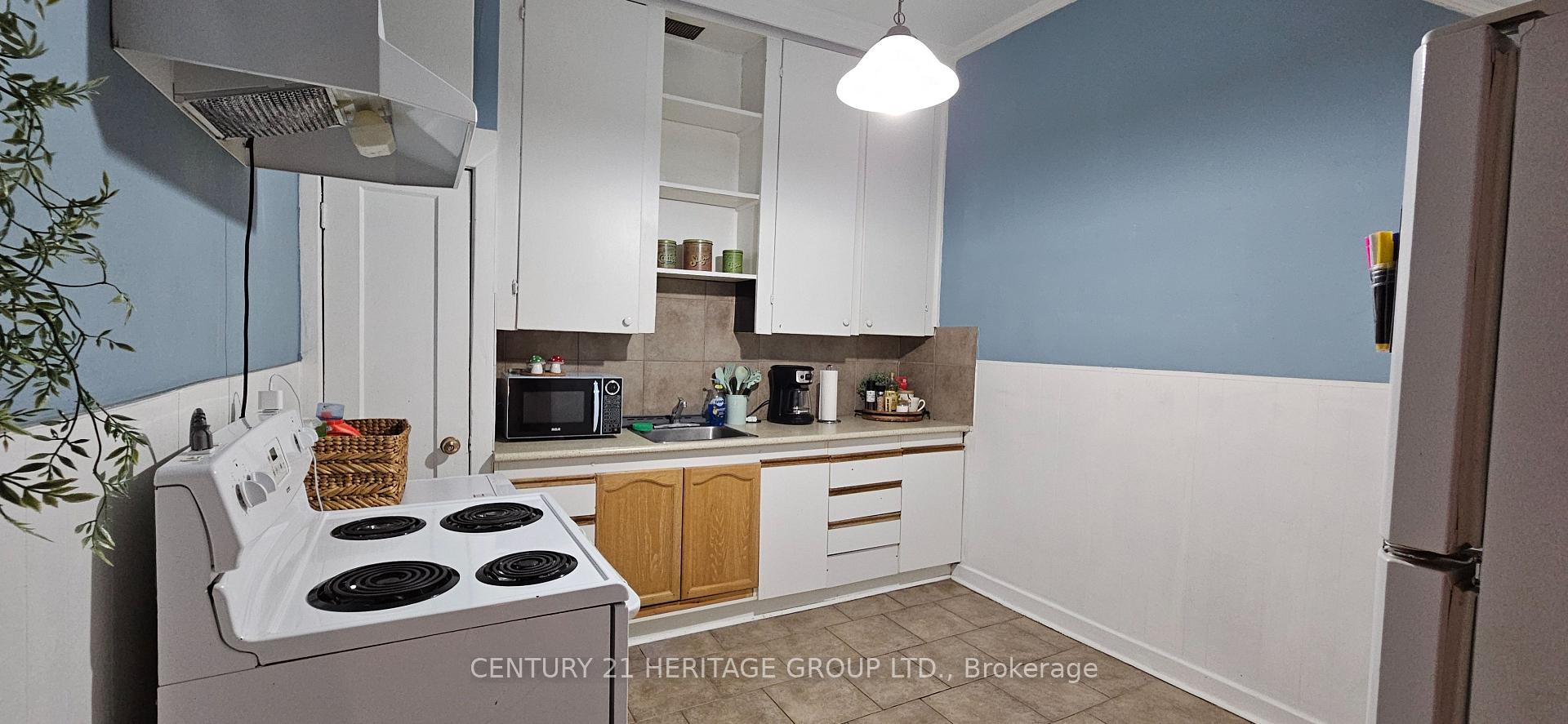 Photo 5 of Unit 4, 201A Main Street S, Newmarket, Central Newmarket — HOMEH