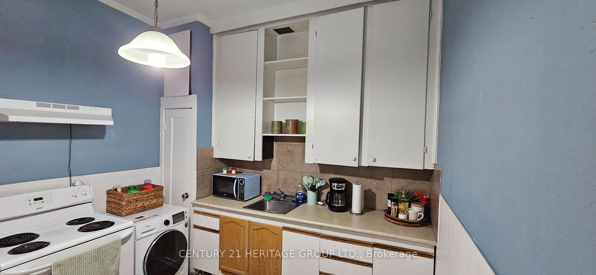 Photo 6 of Unit 4, 201A Main Street S, Newmarket, Central Newmarket — HOMEH
