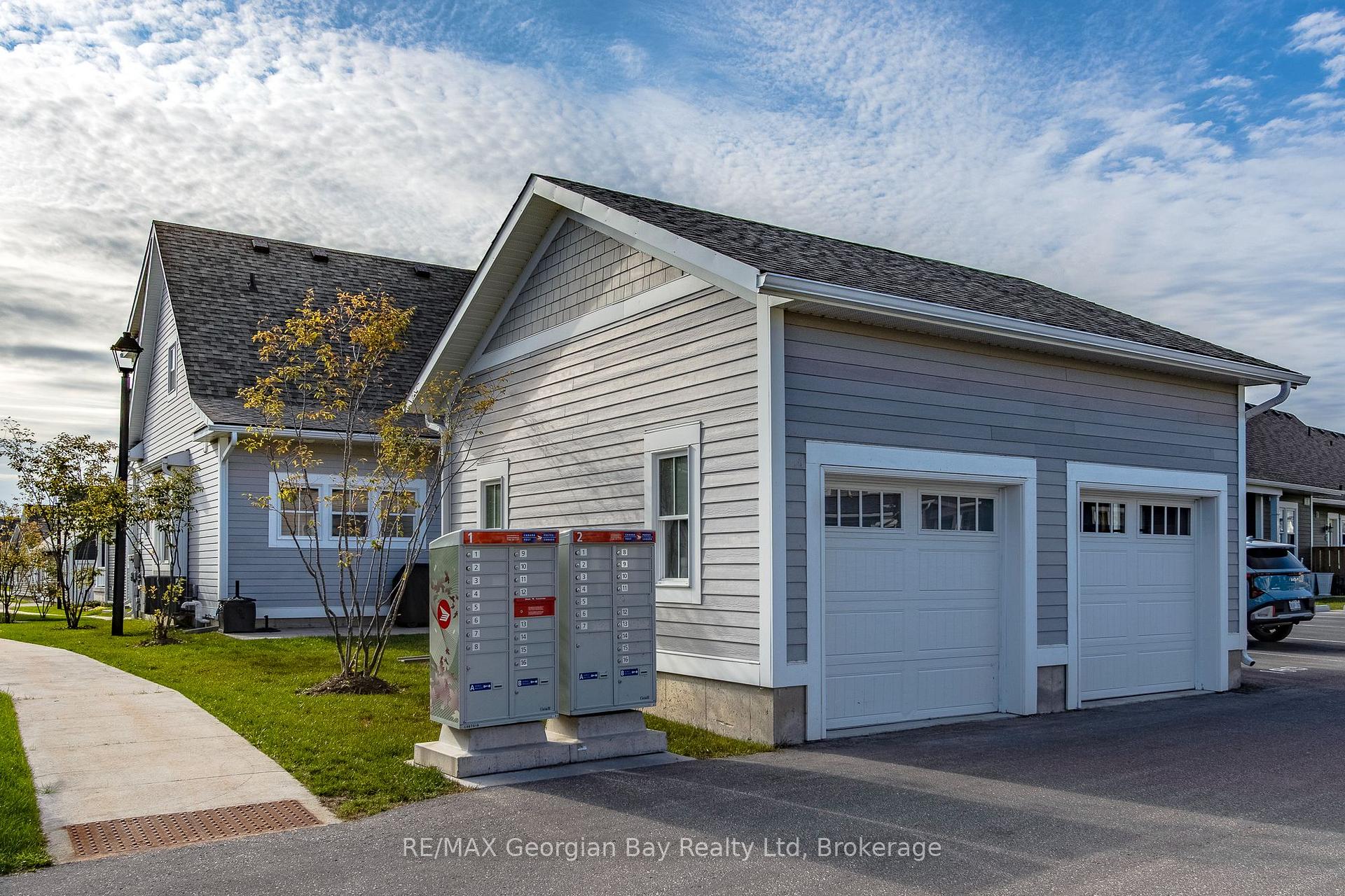 Photo 5 of 16 Danielle Crescent, Midland — HOMEH