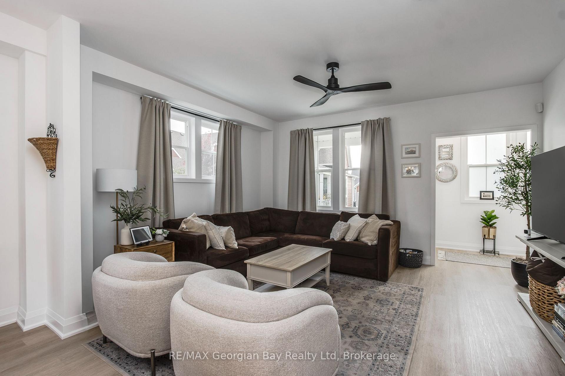 Photo 9 of 16 Danielle Crescent, Midland — HOMEH