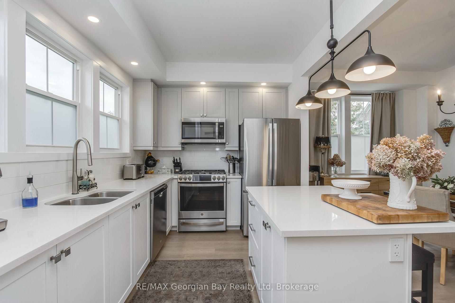 Photo 13 of 16 Danielle Crescent, Midland — HOMEH