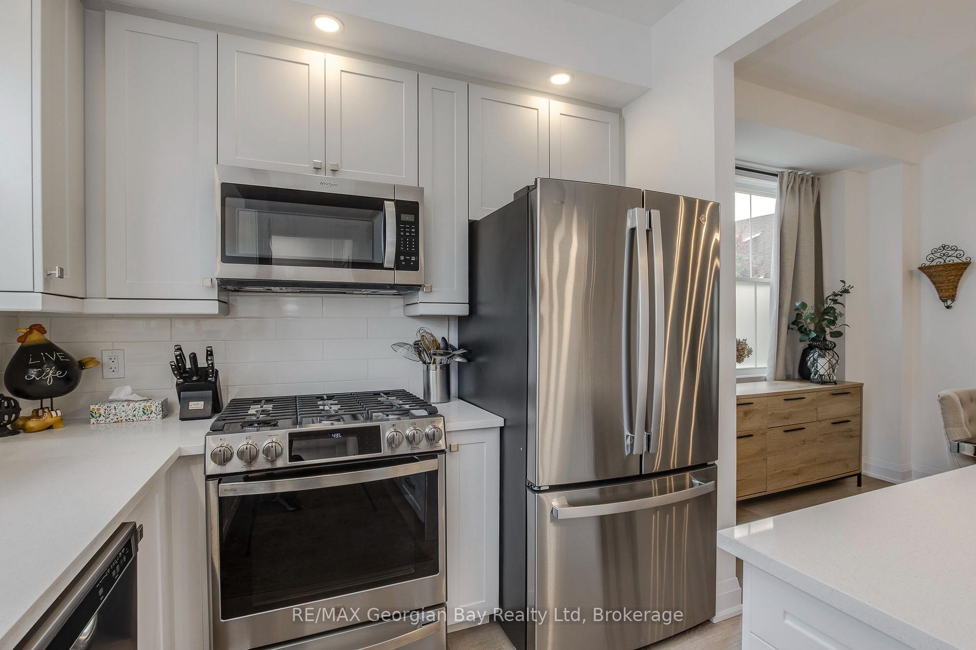 Photo 14 of 16 Danielle Crescent, Midland — HOMEH