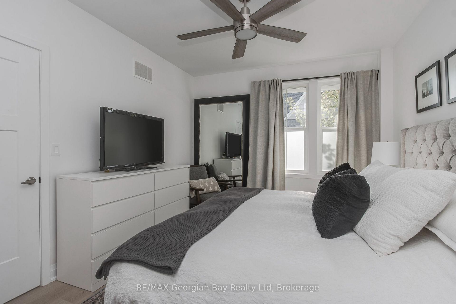 Photo 20 of 16 Danielle Crescent, Midland — HOMEH
