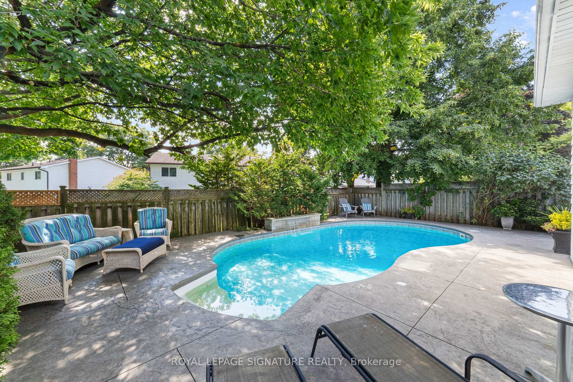 Photo 30 of 220 Chebucto Drive, Oakville, Ford — HOMEH