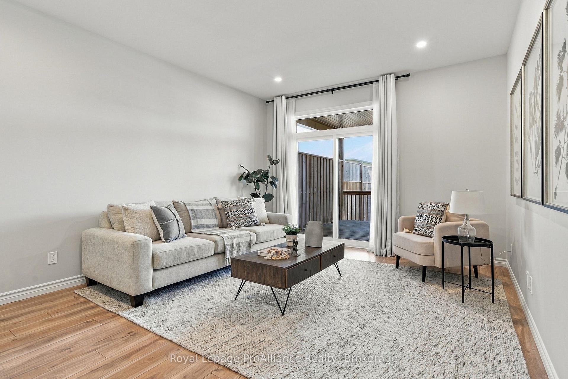 Photo 13 of 18 Covington Crescent, Belleville, Thurlow Ward — HOMEH