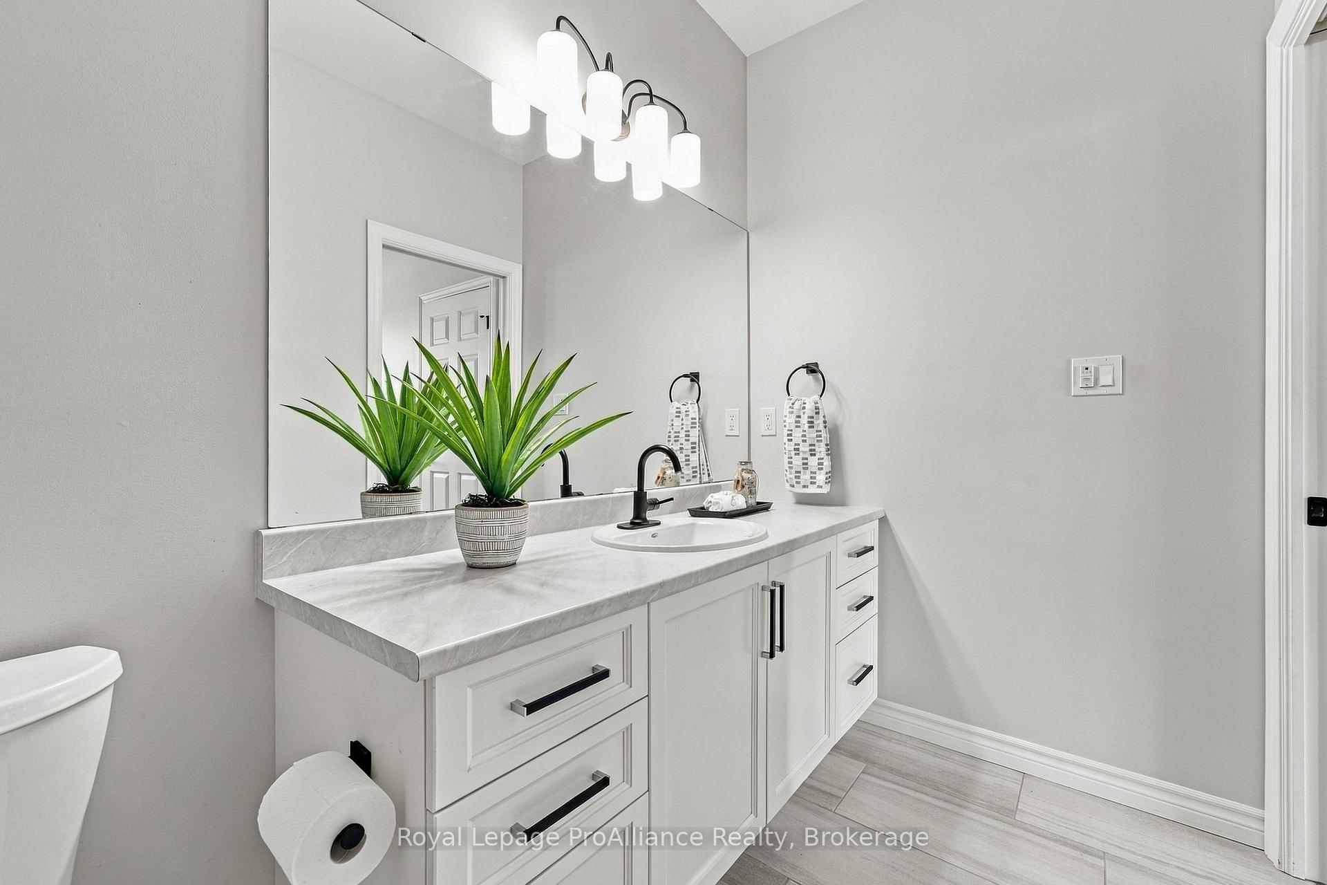 Photo 21 of 18 Covington Crescent, Belleville, Thurlow Ward — HOMEH