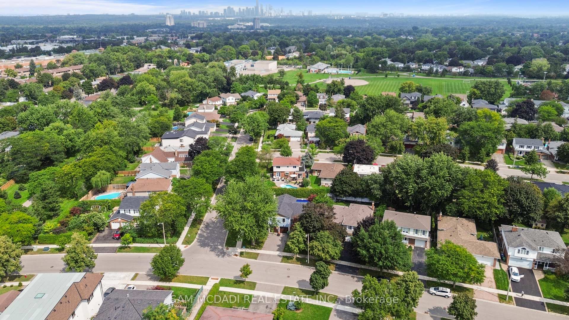 Photo 3 of 2528 Frankfield Road, Mississauga, Sheridan — HOMEH