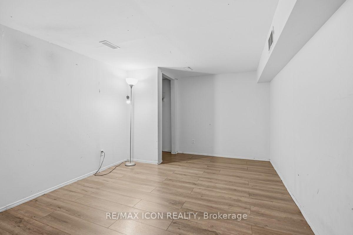 Photo 36 of 31 Mount Pleasant Avenue, London, North N — HOMEH