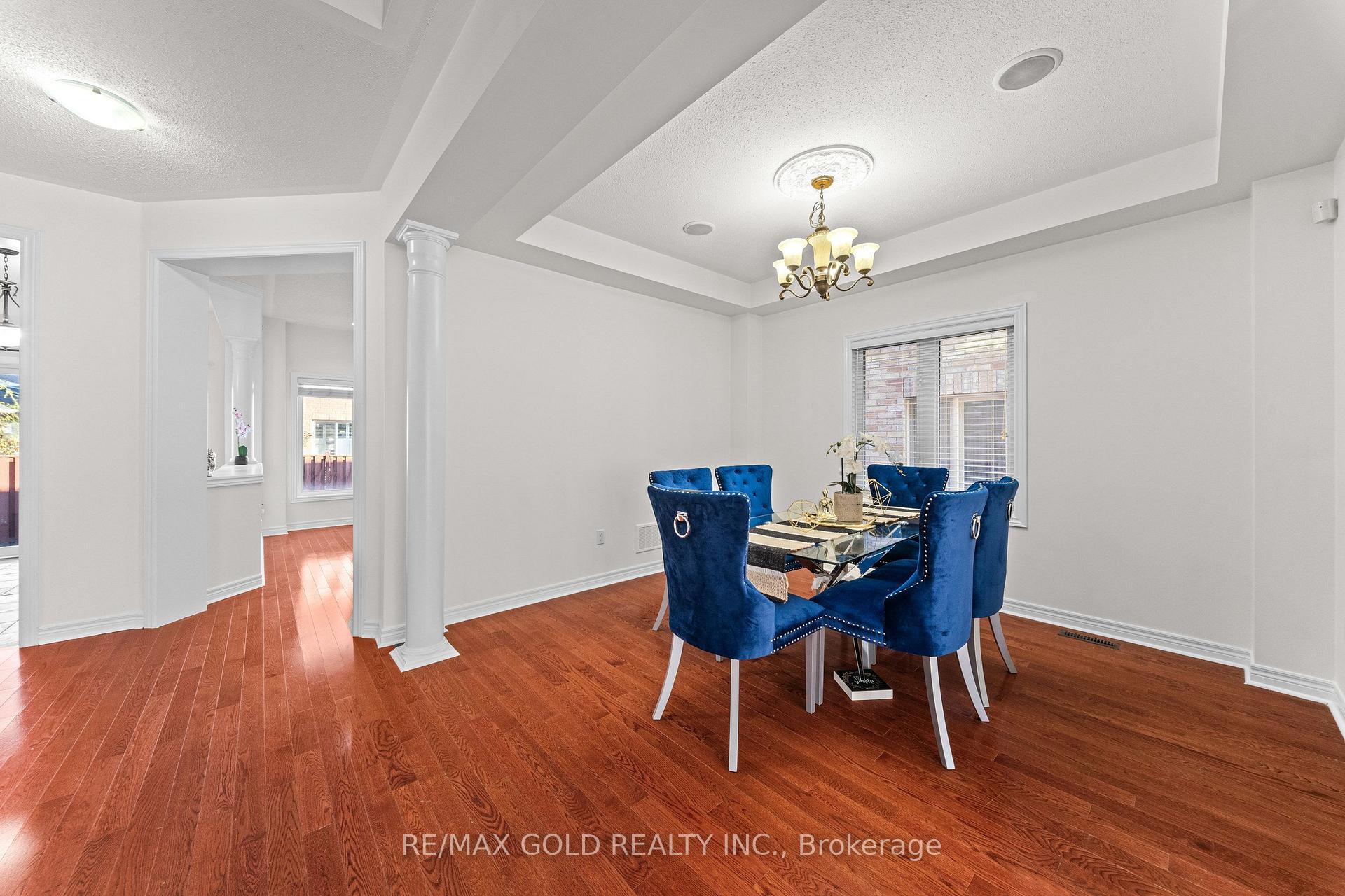 Photo 4 of 11 Maple Valley Street, Brampton, Bram East — HOMEH